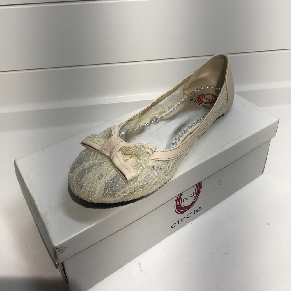 NWT Cream lace ballet flat